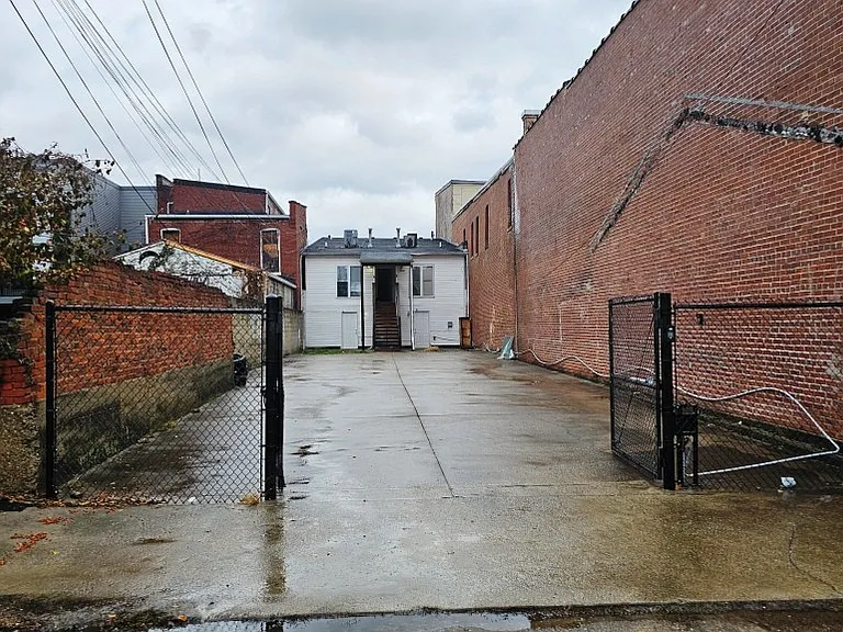 1612 W Market St #2 — Photo 1