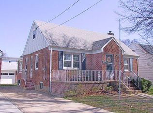 93 Franklin St, Elmont, NY 11003