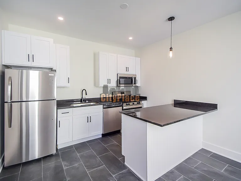 843 N Park Ave — Photo 10