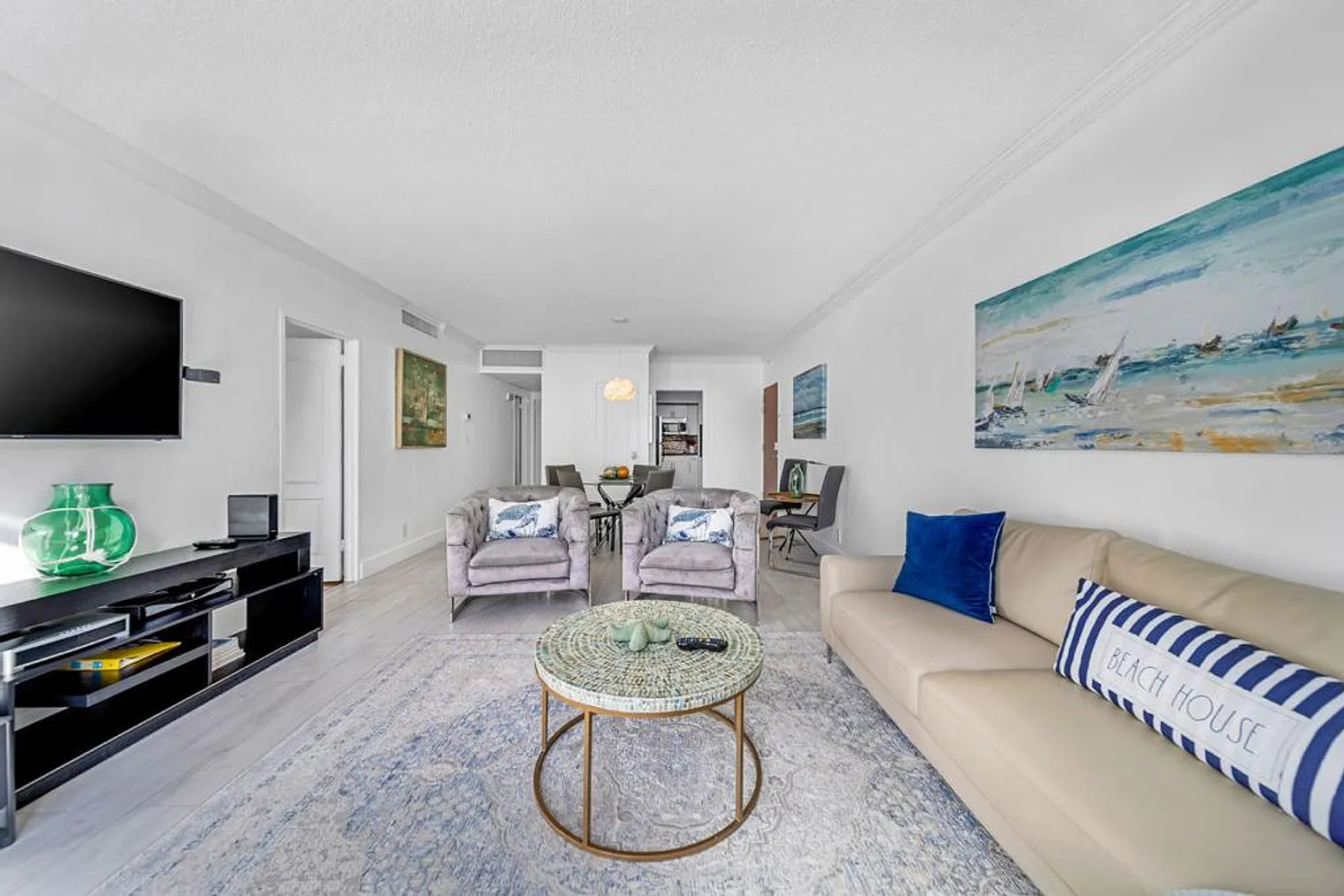 2 bed, 2.0 bath, $7,076 — Photo 3
