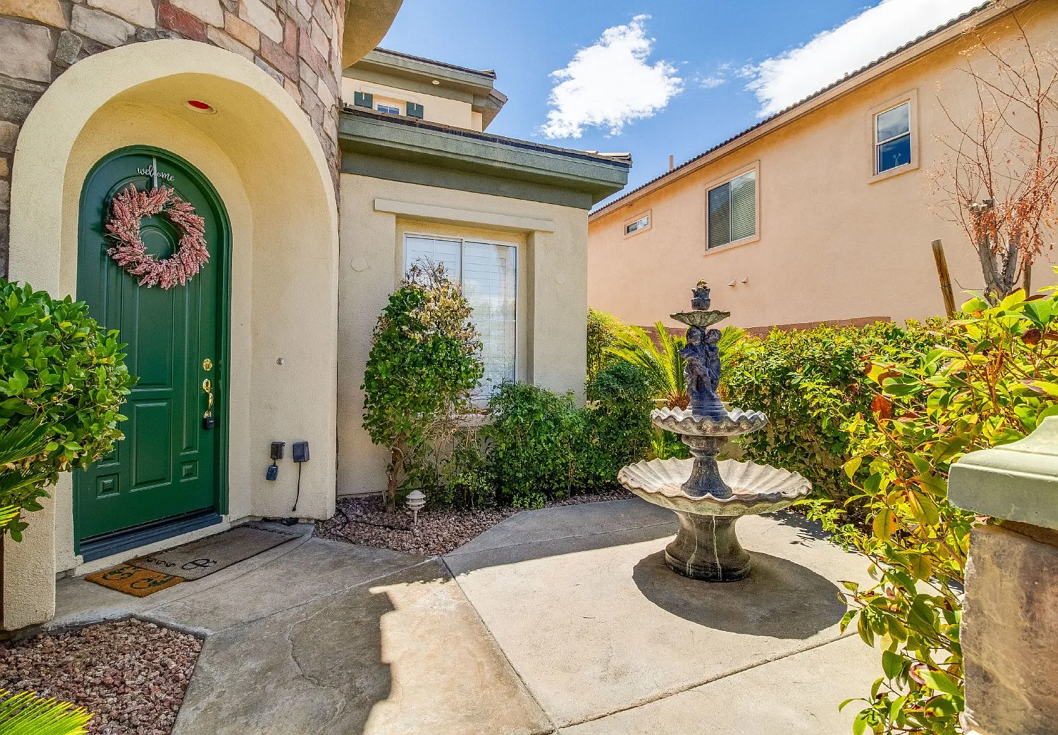 4 bed, 3.5 bath, 4113 sqft, $6,200 — Photo 4