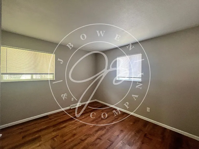 5638 Northview Dr — Photo 9