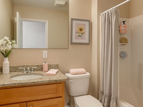 5th image of 68 Egmont St #11
