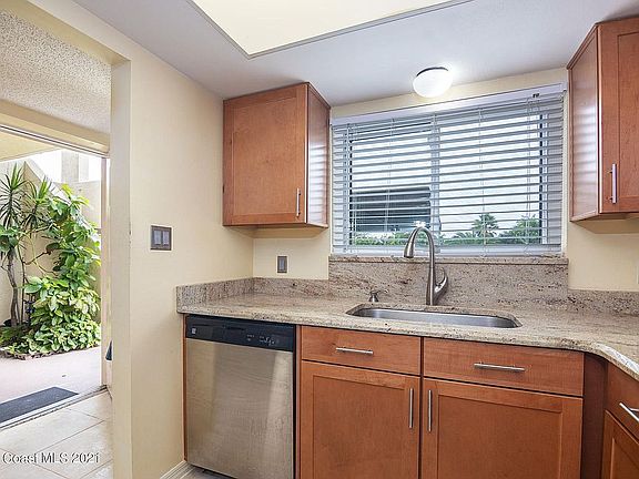 3rd image of 220 S 5th St APT 205