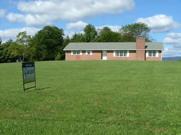 54 Lovers Ln, Newburg, PA 17240