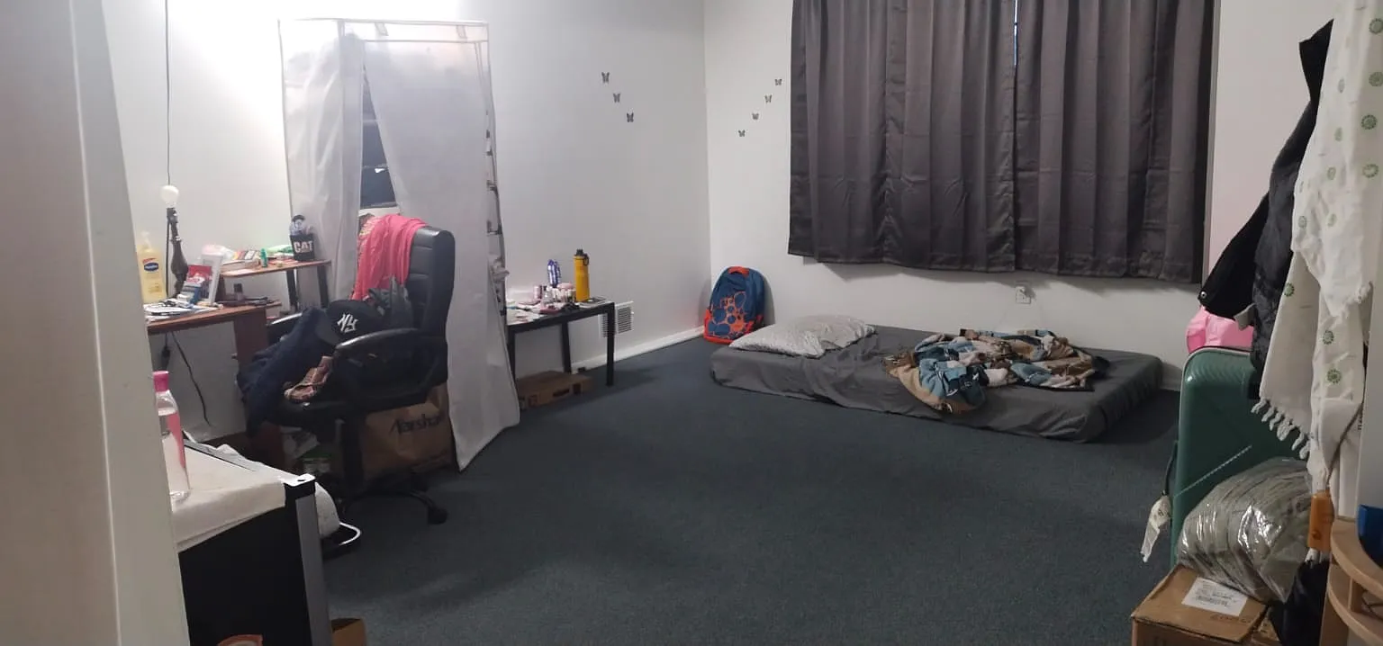 3 bed, $960 — Photo 1