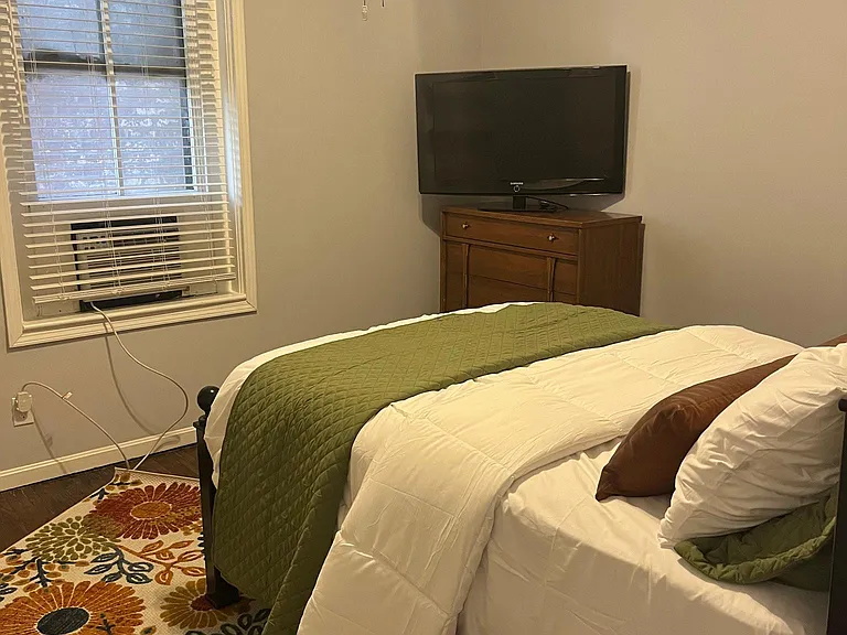 120 E Oak St #2 — Photo 4