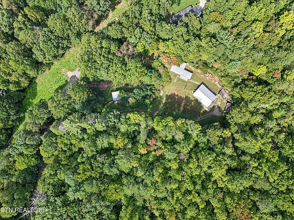 4th image of 724 Caney Creek Rd