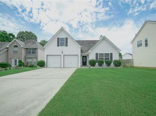 69 Lake Crossing Ct, Fayetteville, GA 30215