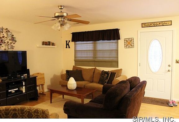 5th image of 136 Bonita St