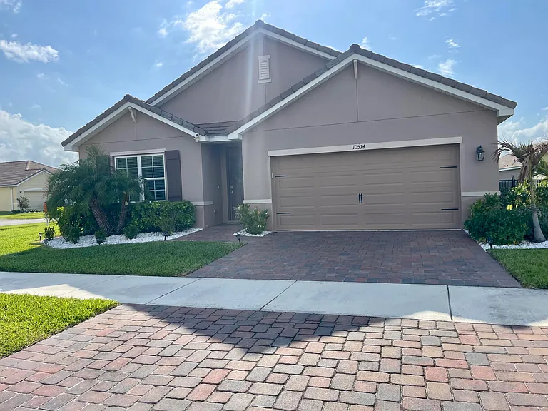 10574 SW Cambria Ln — Photo 3