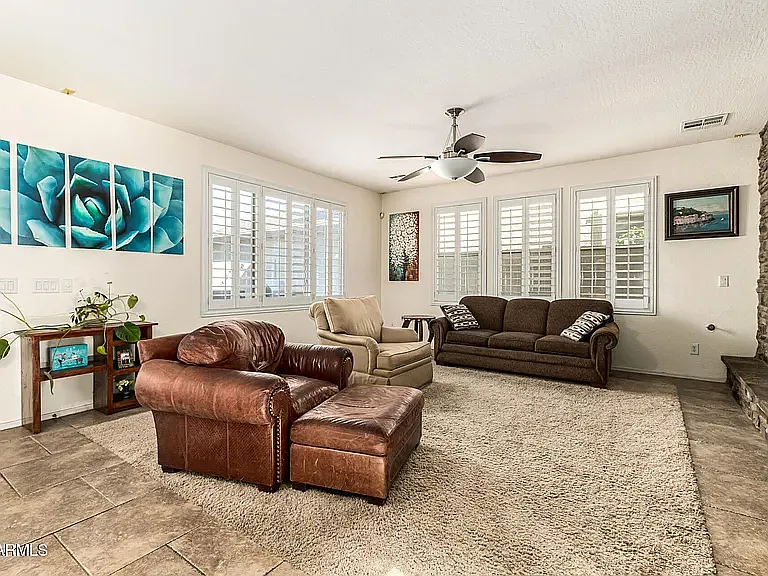 2858 E Shannon St — Photo 23