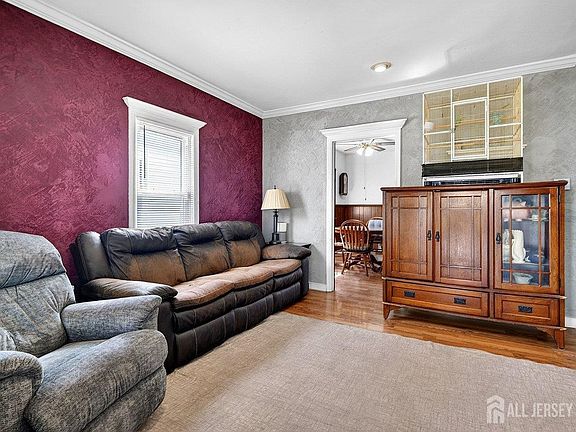 4th image of 30 Pershing Ave