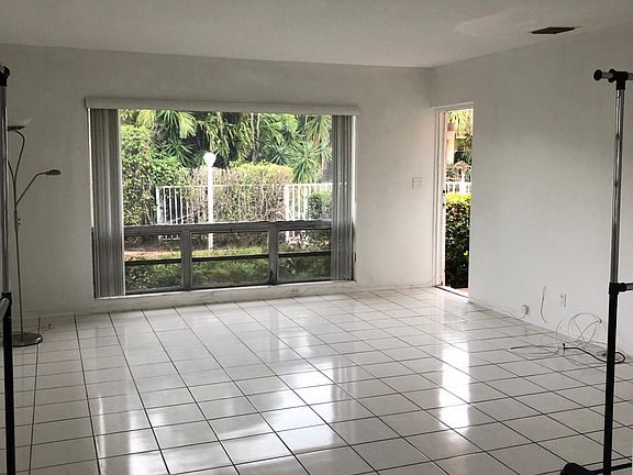4th image of 4819 NE 21st Ave #1