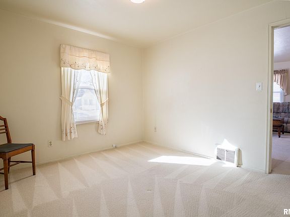 5th image of 431 W Birchwood Ave