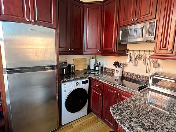 3rd image of 364 Marlborough St APT 3