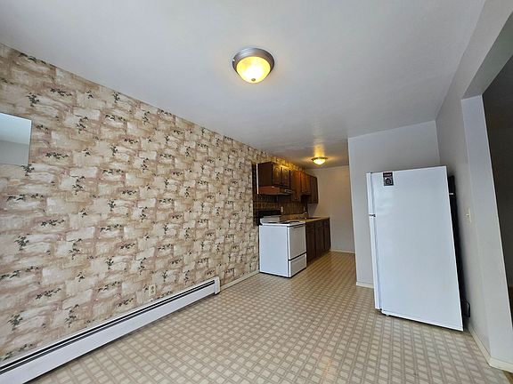 5th image of 1868 Livingston St APT B12