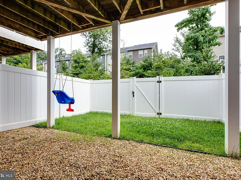 1022 Linden Dr — Photo 50