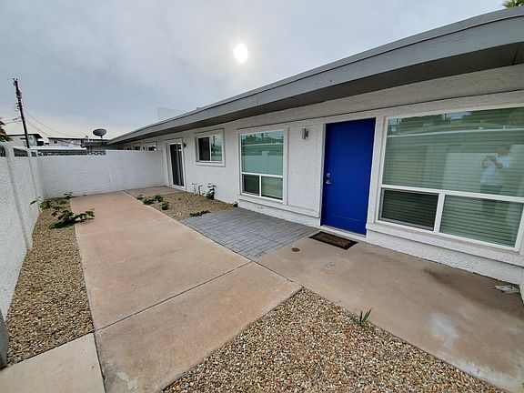 3rd image of 1545 W Colter St #10995228