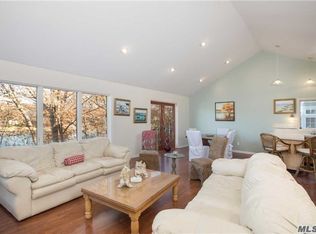 800 North Dr, Mattituck, NY 11952