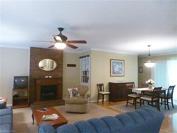 5th image of 242 Stonebrook Dr