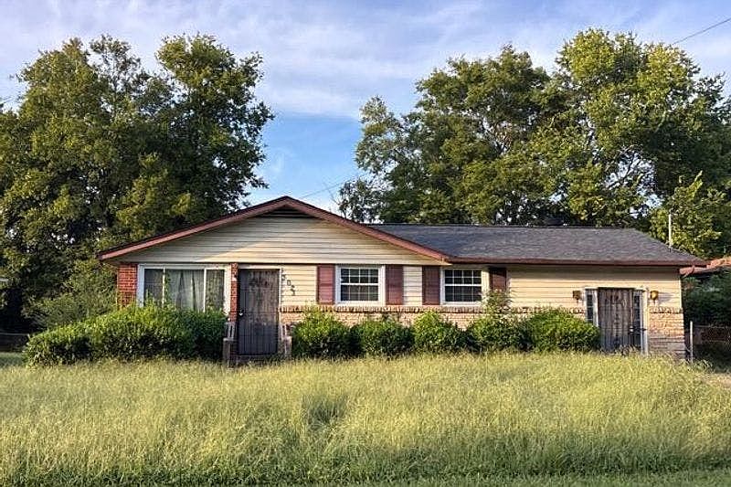 1st image of 3023 Creekwood Dr