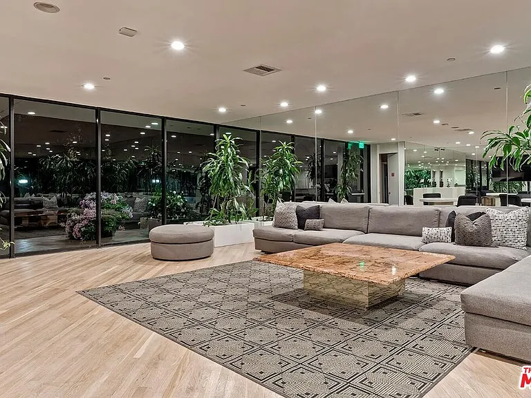 10350 Wilshire Blvd #1102 — Photo 35