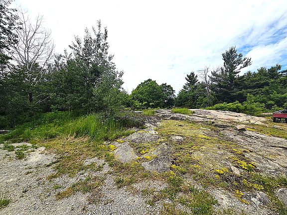 5th image of 1594 Honey Harbour Rd