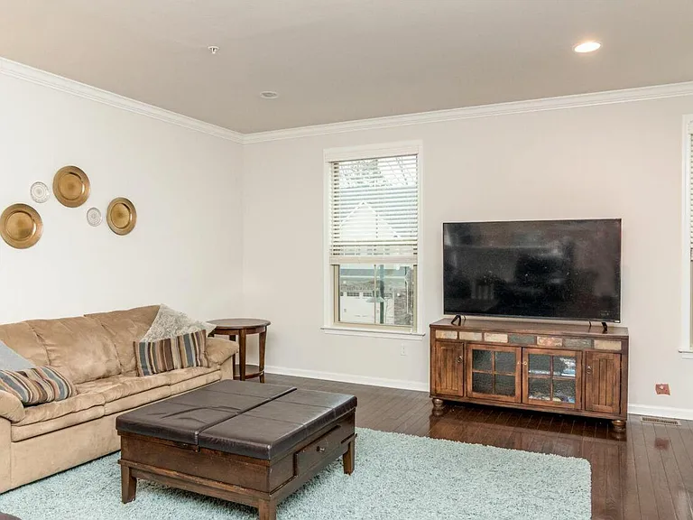 420 Fairmont Dr — Photo 12