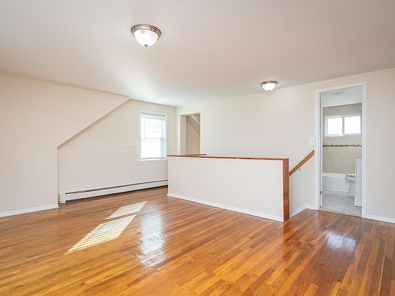 3rd image of 414 Greenwich St