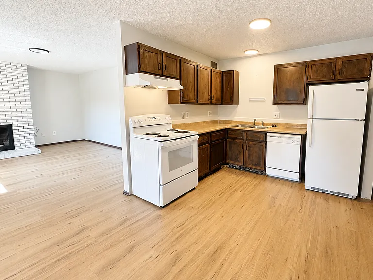139 Juniper Pl #D — Photo 4