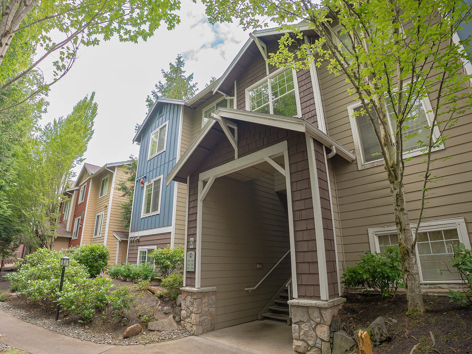 2 bed, 891 sqft, $2,100 — Photo 2