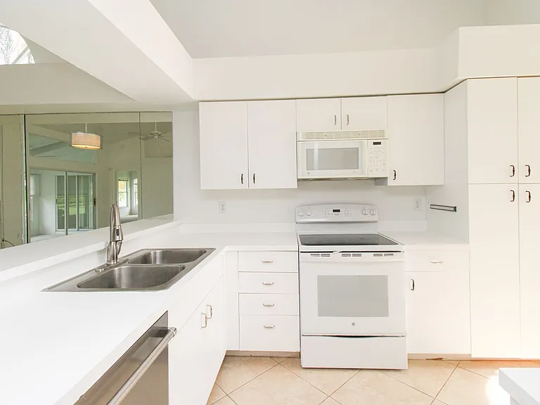 10201 Regent Cir — Photo 17