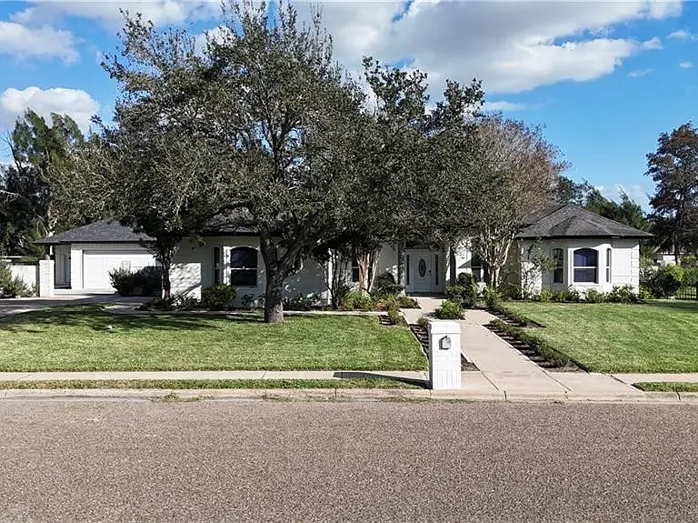 2504 Lilac Ave — Photo 2