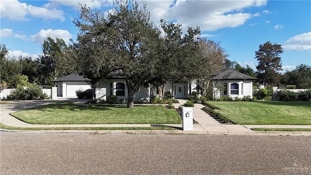 Building Photo - 2504 Lilac Ave