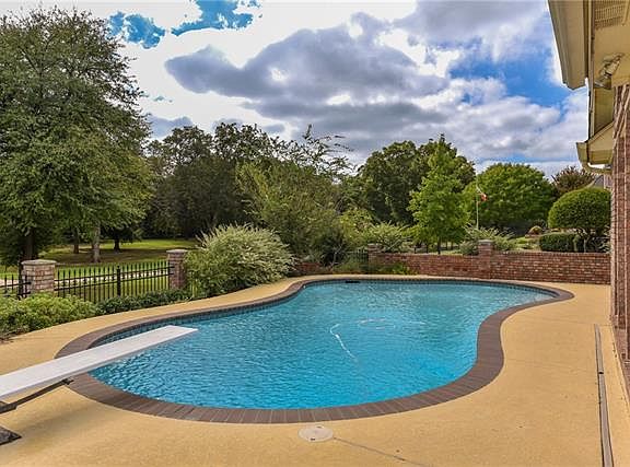 4th image of 1015 Pebble Beach Dr
