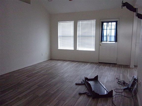 2nd image of 1511 Spanish Oak Dr