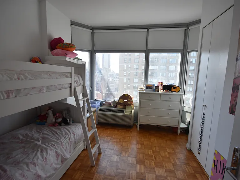 200 E 32nd St #21C — Photo 4