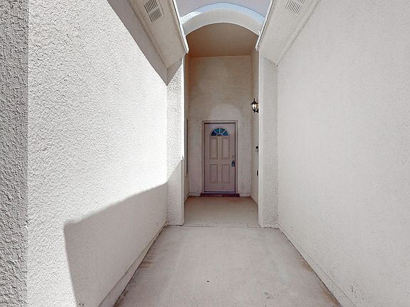 4th image of 13981 Flora Vista Ave