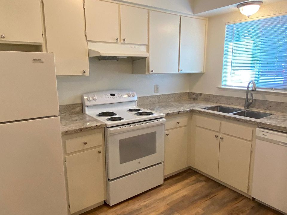 Kitchen with lots of light