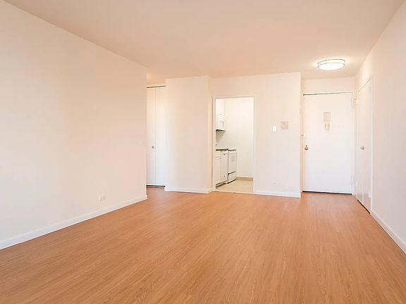 4th image of 211 W 56th St #C17
