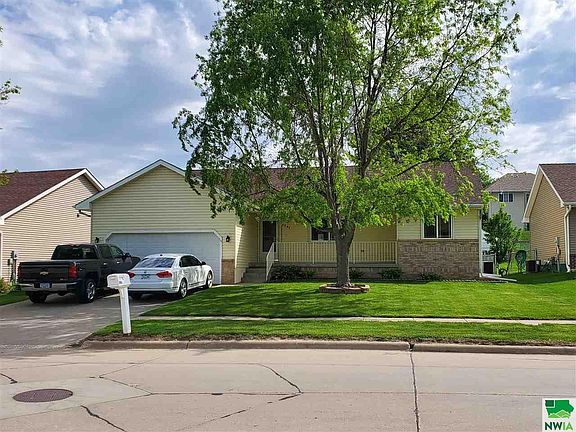 2nd image of 3994 Fieldcrest Dr