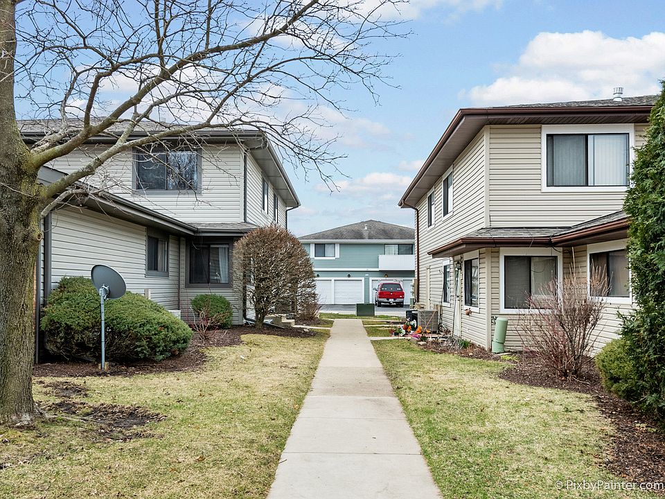 1st image of 29W559 Winchester Cir #3
