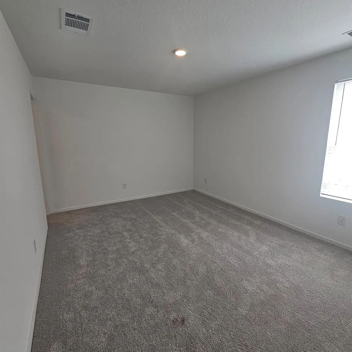 4 bed, 2.5 bath, 1802 sqft, $1,950 — Photo 4