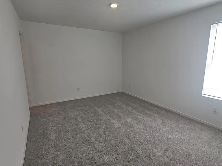 100 Silent Sky Ln — Photo 4