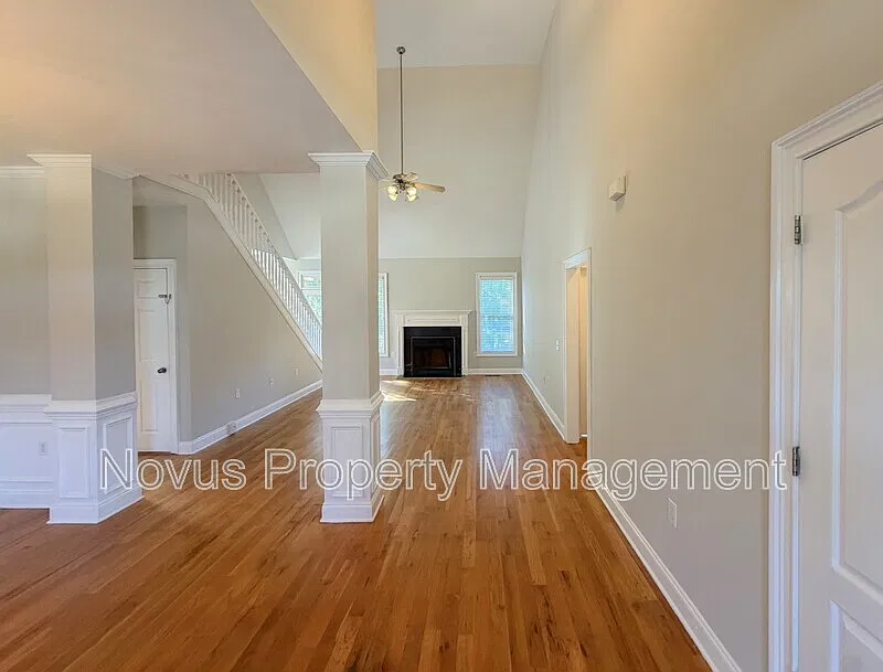 4 bed, 2.5 bath, 2000 sqft, $1,850 — Photo 3