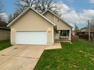 827 S Hickory Ln, Nixa, MO 65714