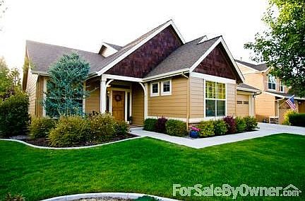 60807 Scotts Bluff in River Rim
						:
						Single level home on corner lot with beautifully maintained landscape.