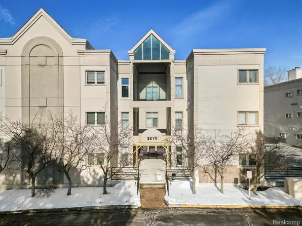 3270 Island Cove Dr Unit 100, Waterford, MI 48328