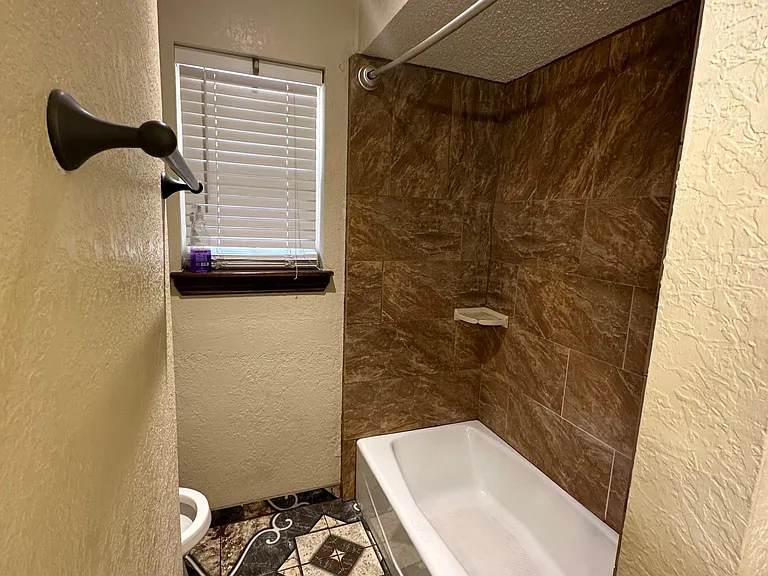 8020 NW 20th St — Photo 13